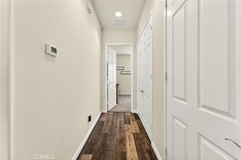 Welcome to this highly sought-after Emerald Model, ideally - photo 17