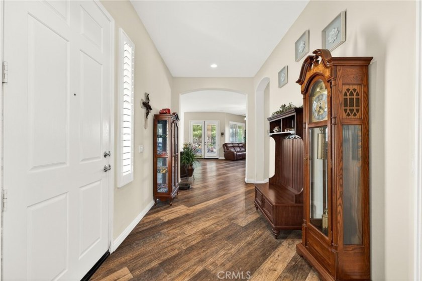 Welcome to this highly sought-after Emerald Model, ideally - photo 18