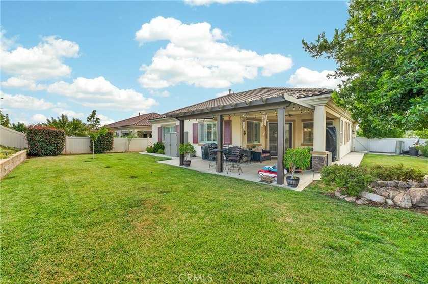 Welcome to this highly sought-after Emerald Model, ideally - photo 25