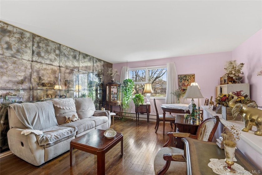 Charming 2 Bedrooms, 1 Full Bath Upper Unit in Bell Park Manor - photo 6