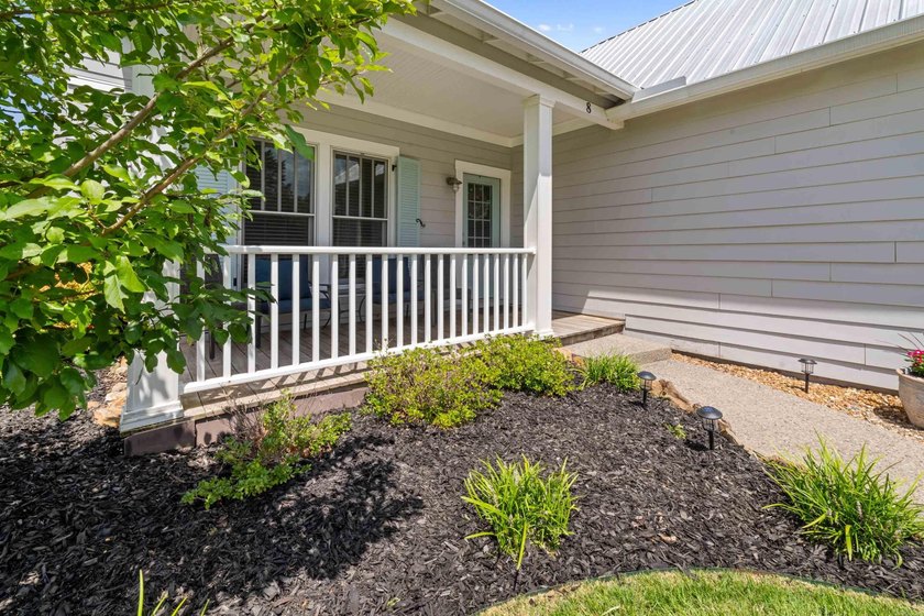 Welcome to this beautifully maintained 3 BR, 2.5-bath home in - photo 3