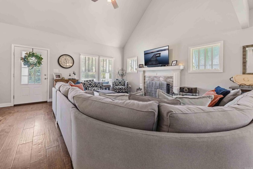 Welcome to this beautifully maintained 3 BR, 2.5-bath home in - photo 4