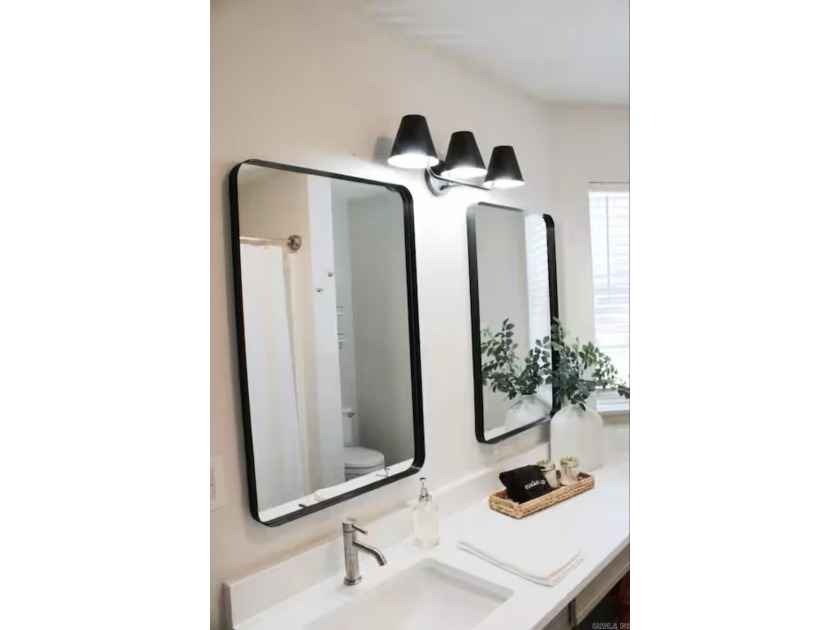 This move-in ready, turn-key studio condo is perfect for a - photo 2