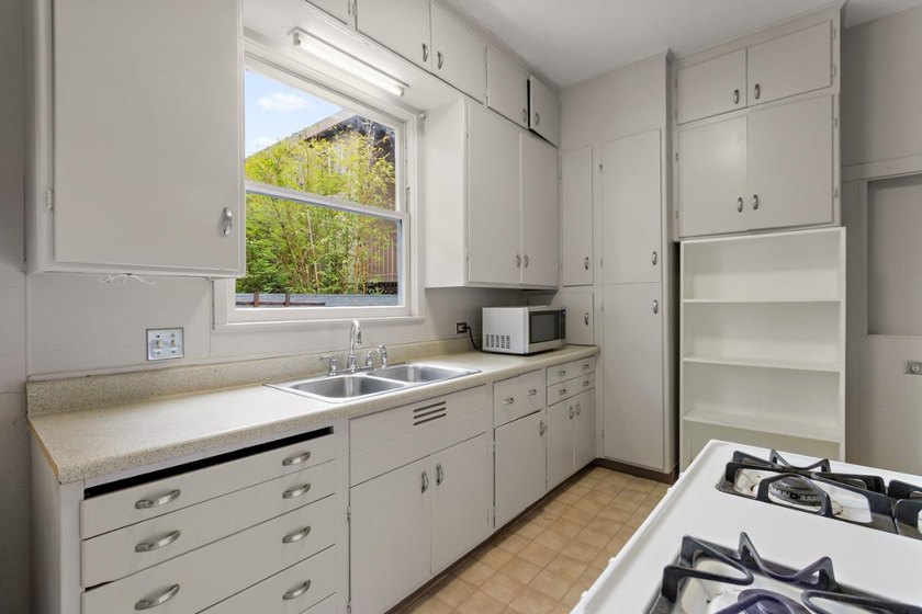Opportunity knocks just blocks from UC Berkeley! This vacant - photo 29