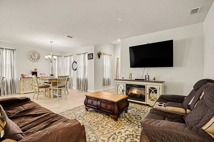 Welcome home! This beautiful single family home was built in - photo 5
