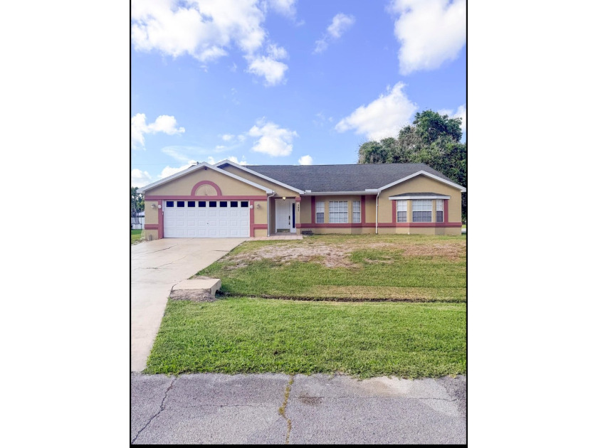 Beautiful and spacious 3 bedroom, 2 bath home with a 2 car - photo 3