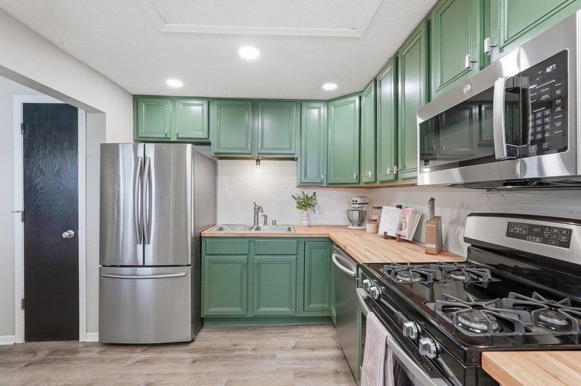 Welcome to this wonderful east side bungalow, filled with - photo 11