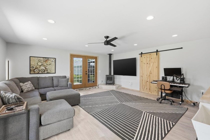 Welcome to this wonderful east side bungalow, filled with - photo 16
