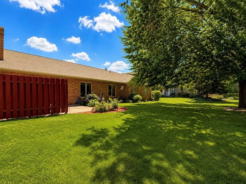 Quality-built brick ranch in desirable River Forest Estates! - photo 6