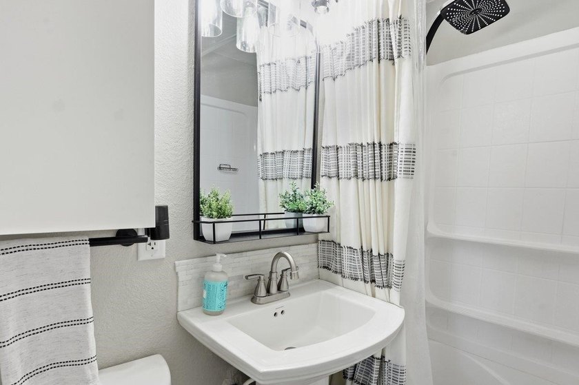 Welcome to this wonderful east side bungalow, filled with - photo 30