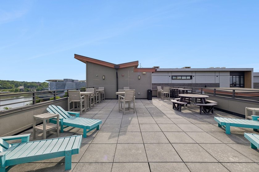 Beautifully updated 1-bedroom, 1-bath condo in downtown - photo 31