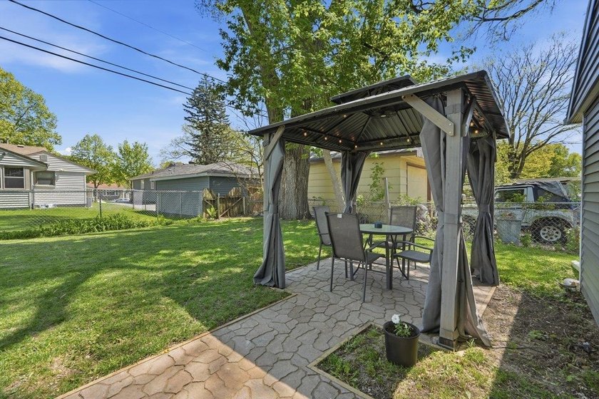 Welcome to this wonderful east side bungalow, filled with - photo 32