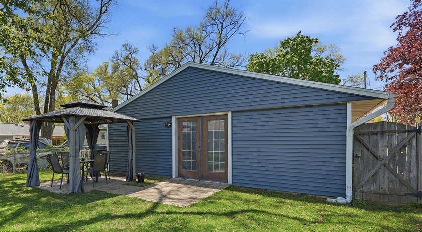 Welcome to this wonderful east side bungalow, filled with - photo 36