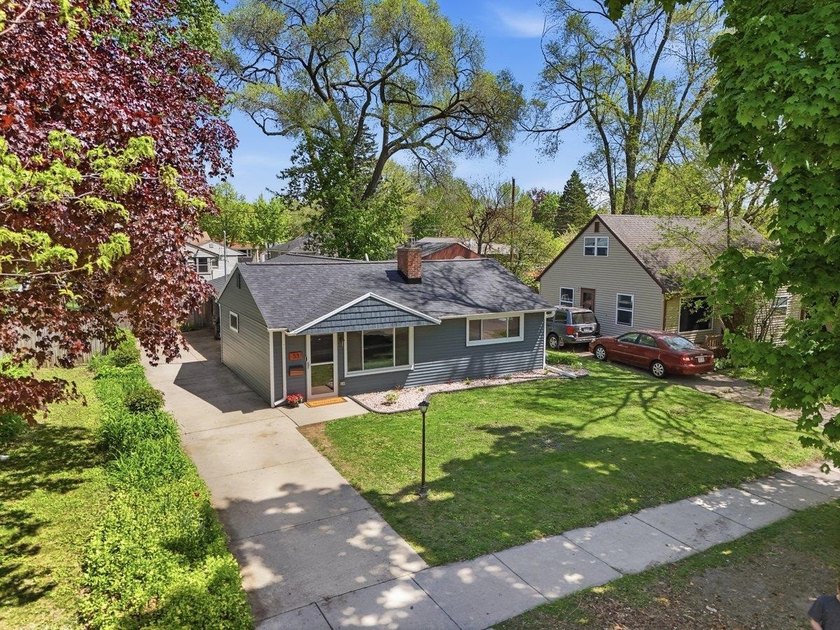 Welcome to this wonderful east side bungalow, filled with - photo 43