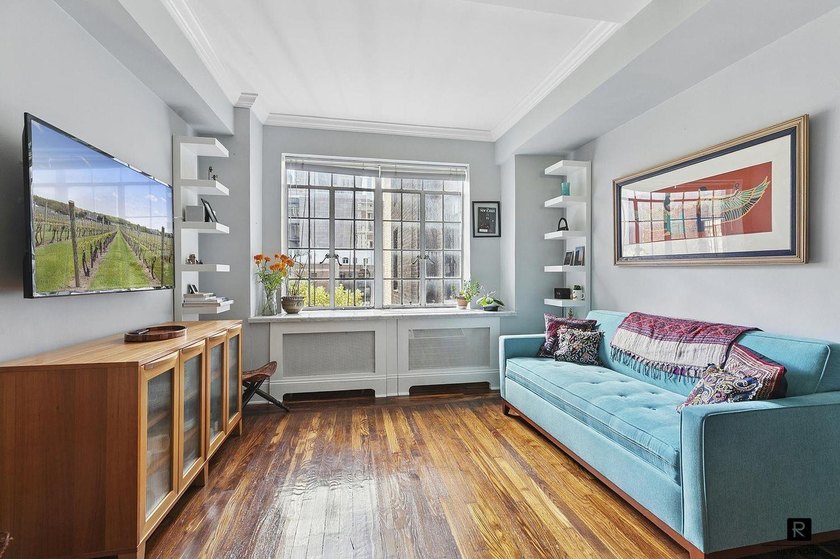 This thoughtfully renovated one-bedroom home captures the best - photo 2