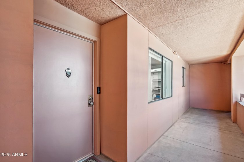 Welcome to upscale urban living at its finest in this - photo 4