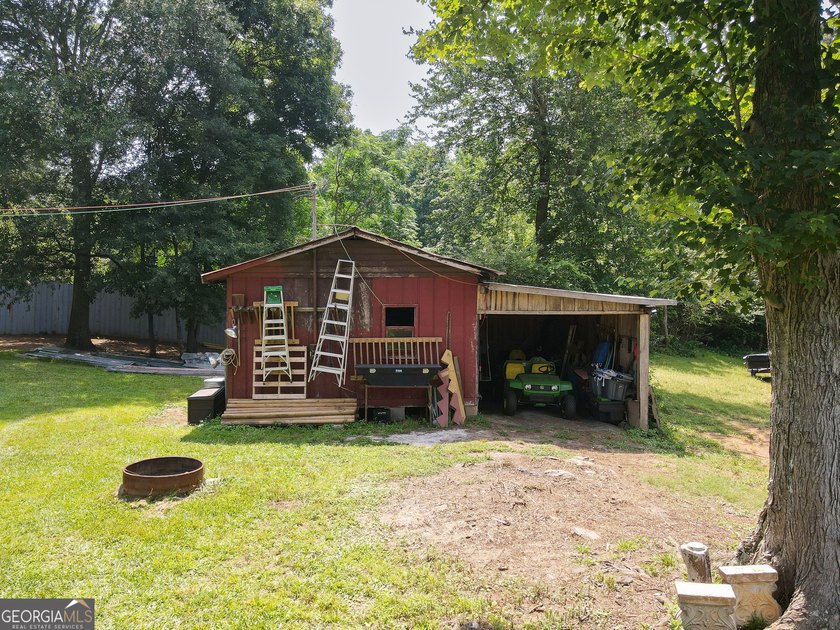 Looking for a private 2-bedroom home on acreage with no HOA? - photo 25
