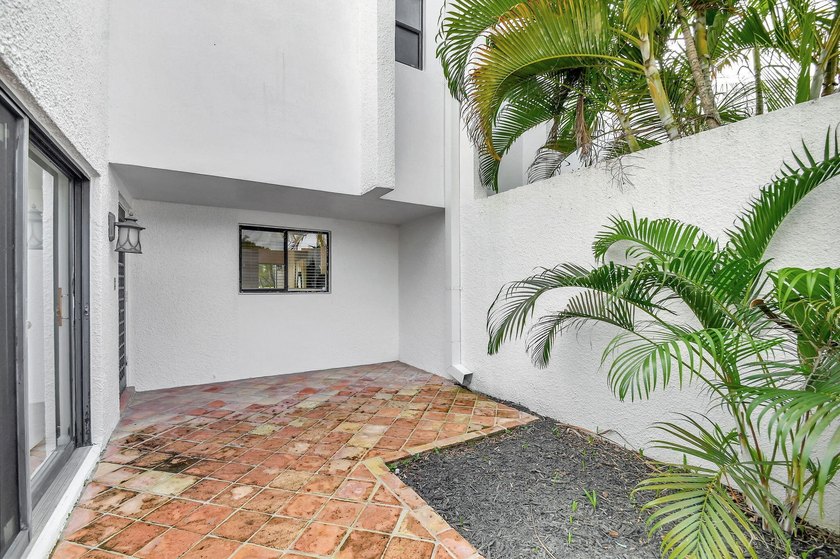 Rich in character and timeless charm, this villa presents a rare - photo 6