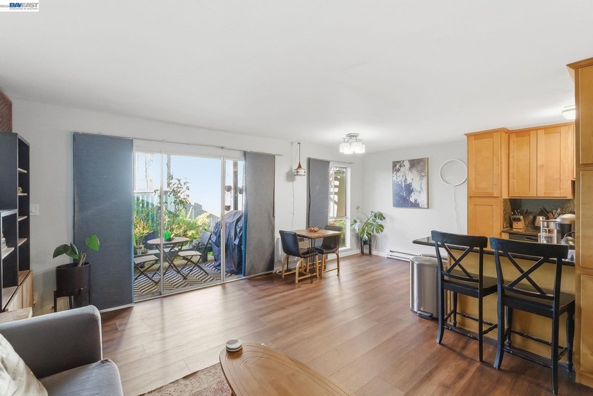 Welcome to this beautifully updated 1-bedroom, 1-bath - photo 4