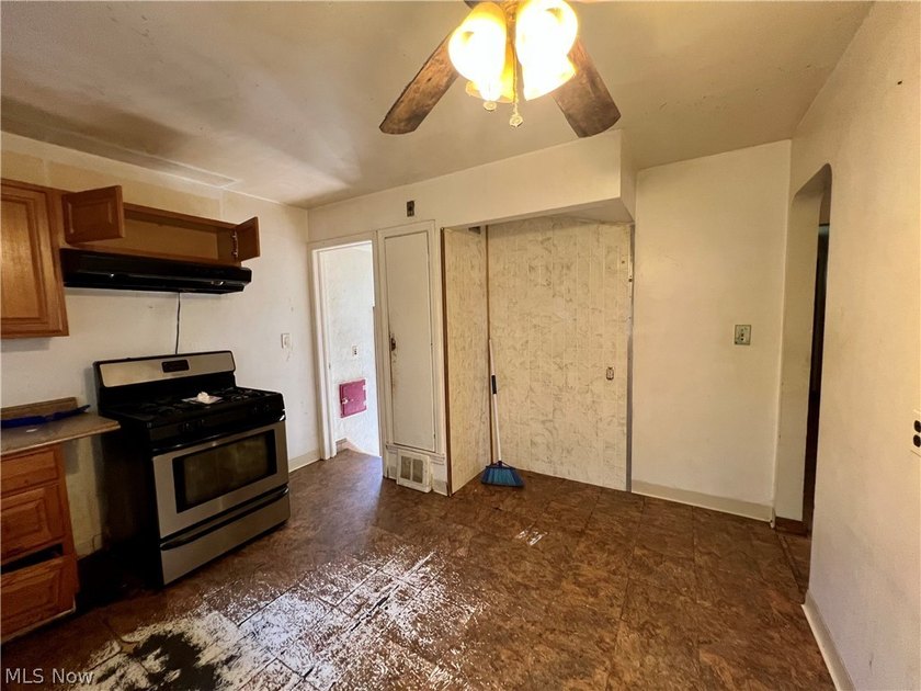 This Home is a fixer upper - photo 20