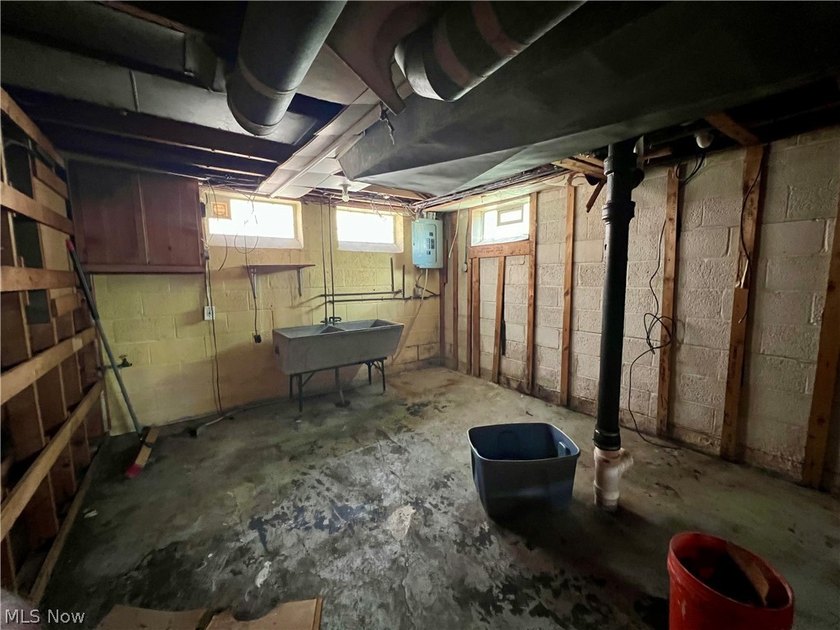 This Home is a fixer upper - photo 26