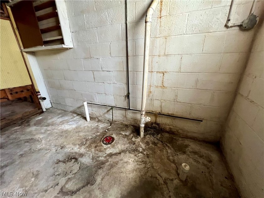 This Home is a fixer upper - photo 28