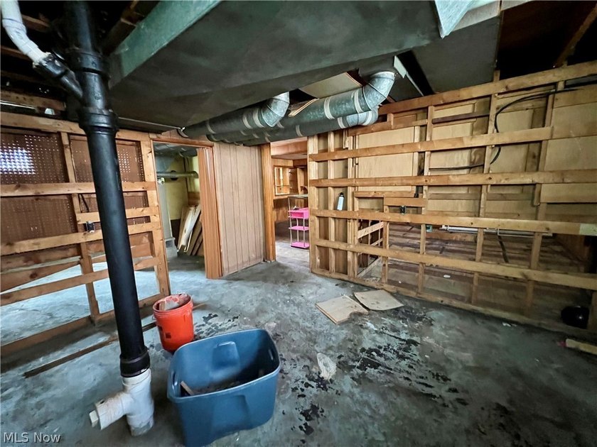 This Home is a fixer upper - photo 30