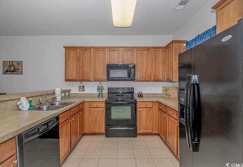 Beautiful second-floor 2 bedroom, 2 bath condo located in the - photo 7