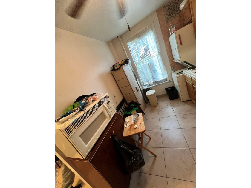 Cozy studio co-op apartment located on the 3rd floor of a - photo 4