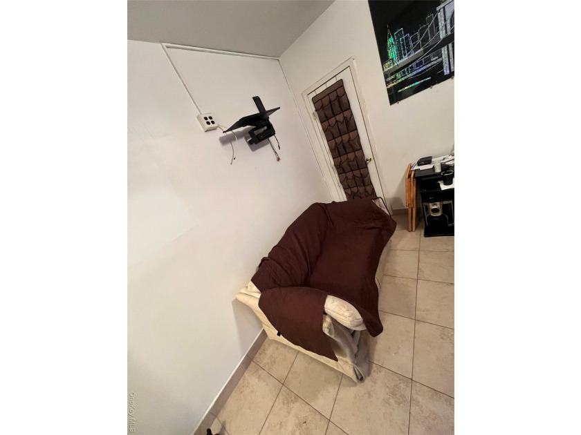 Cozy studio co-op apartment located on the 3rd floor of a - photo 7