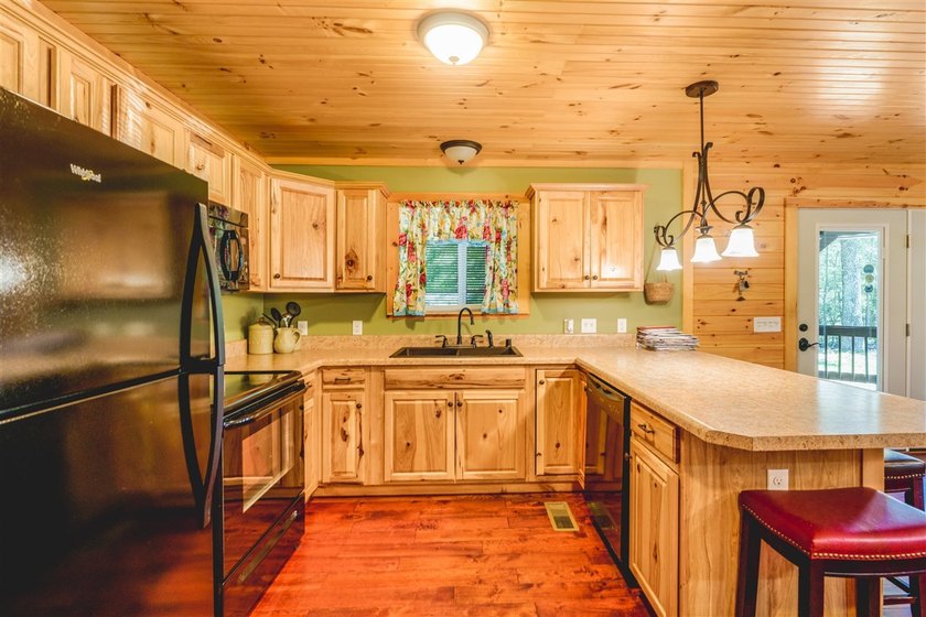 Lake living at its finest! This charming log-sided home offers - photo 11