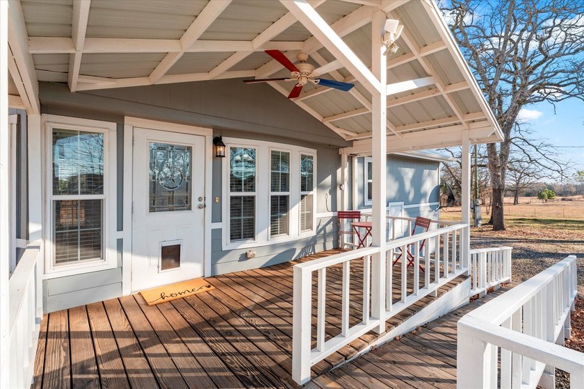 Well-maintained 2-bedroom, 1.5-bath tiny home situated on 1.39 - photo 3