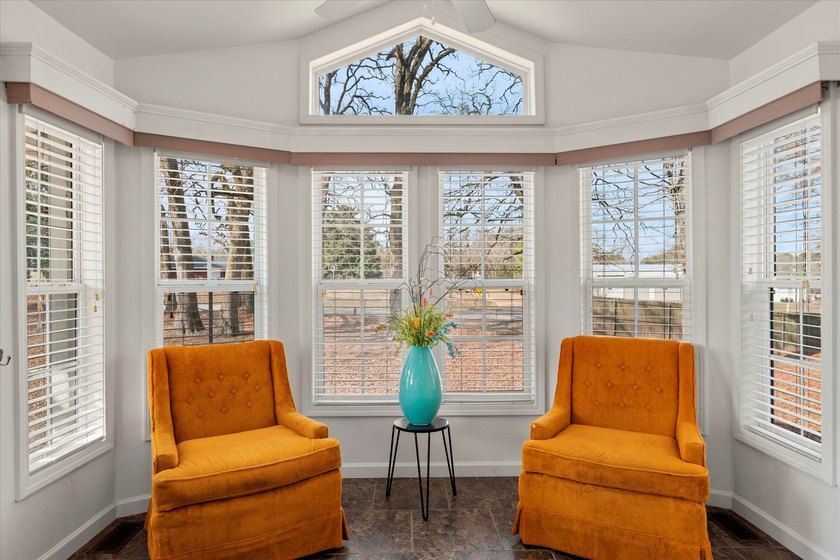 Well-maintained 2-bedroom, 1.5-bath tiny home situated on 1.39 - photo 4