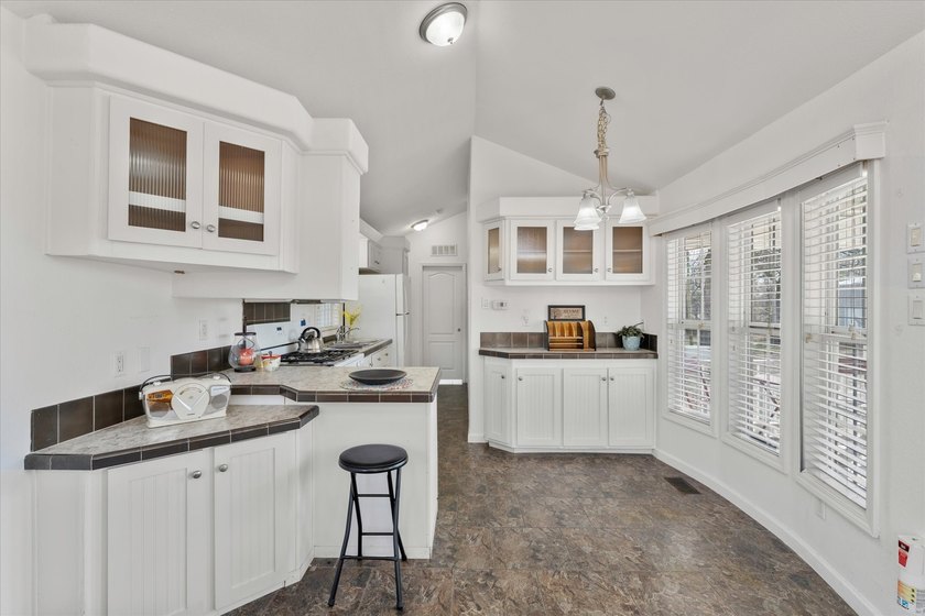 Well-maintained 2-bedroom, 1.5-bath tiny home situated on 1.39 - photo 7