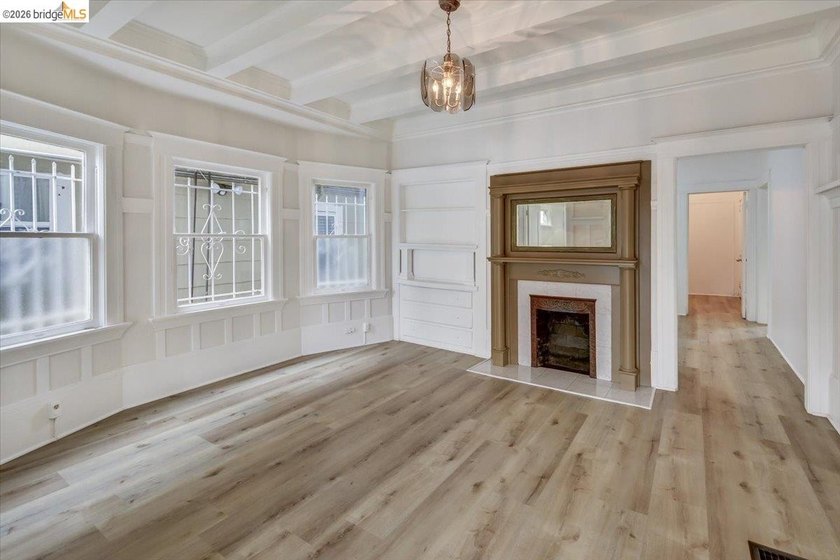 This occupied duplex is in a great location near Lake Merritt is - photo 16