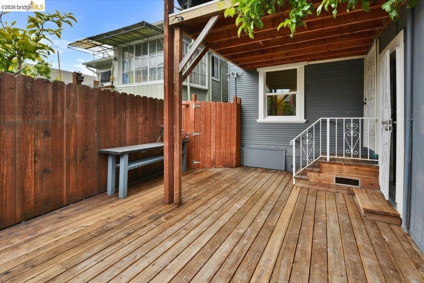 This occupied duplex is in a great location near Lake Merritt is - photo 21