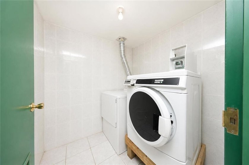 Rare-find semi-detached 3-bedroom, 2-bath condo with a private - photo 22