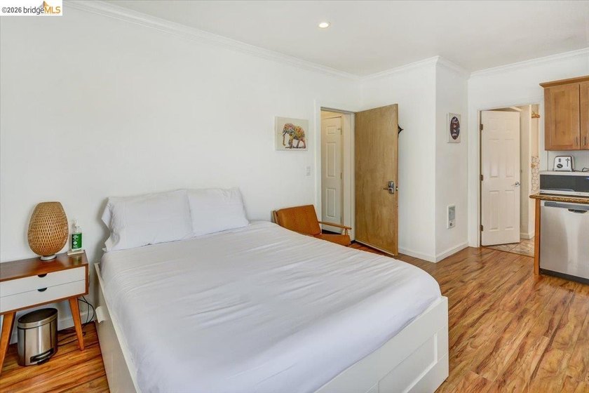 This occupied duplex is in a great location near Lake Merritt is - photo 29