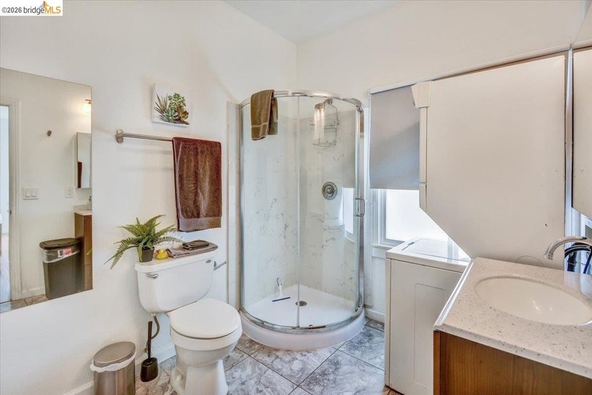 This occupied duplex is in a great location near Lake Merritt is - photo 30