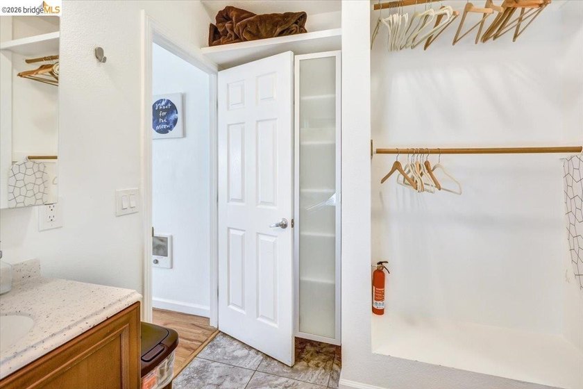 This occupied duplex is in a great location near Lake Merritt is - photo 31