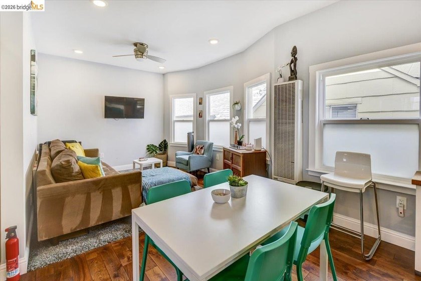 This occupied duplex is in a great location near Lake Merritt is - photo 33