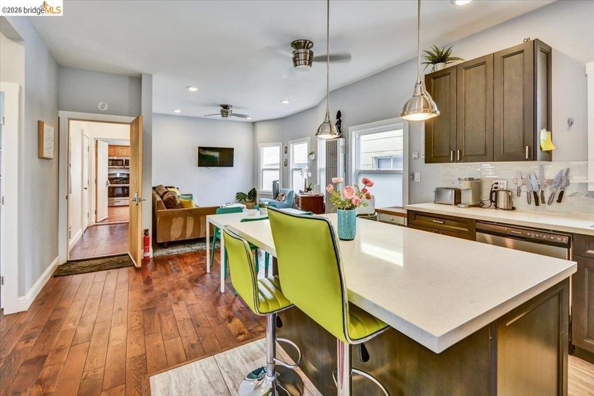 This occupied duplex is in a great location near Lake Merritt is - photo 38
