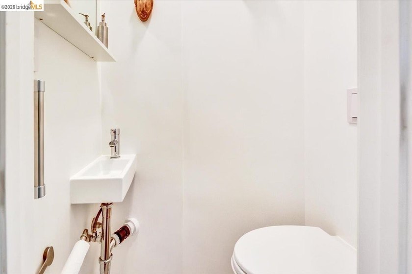 This occupied duplex is in a great location near Lake Merritt is - photo 43