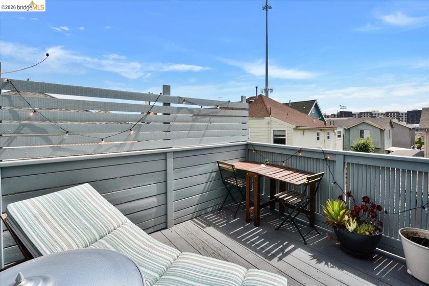 This occupied duplex is in a great location near Lake Merritt is - photo 44