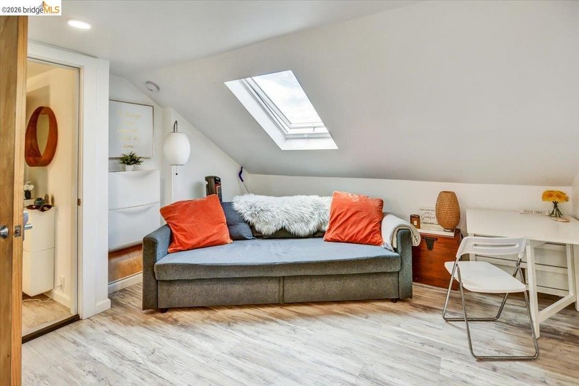 This occupied duplex is in a great location near Lake Merritt is - photo 49