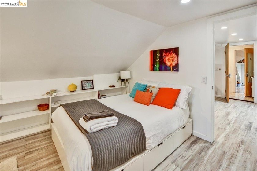 This occupied duplex is in a great location near Lake Merritt is - photo 50