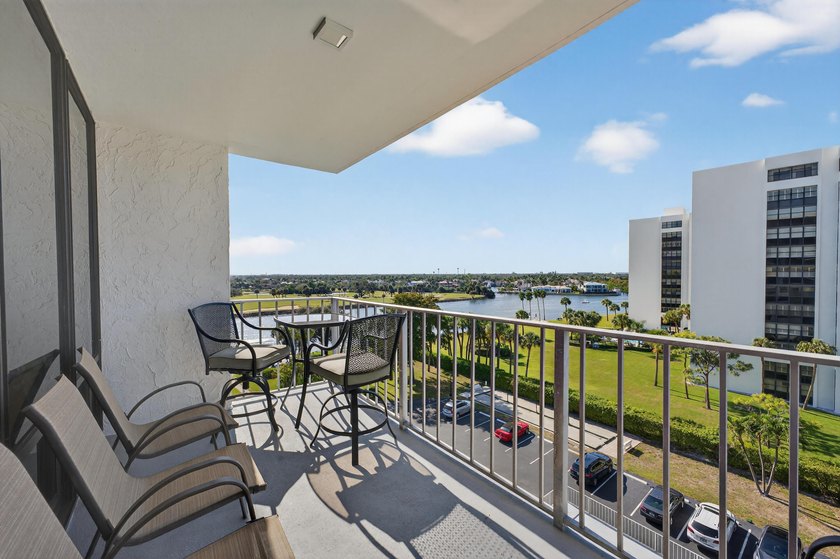WATERFRONT UPSCALE CUSTOM RENOVATION 2BR/2 B CONDO BE PROUD OF - photo 15