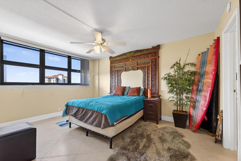 WATERFRONT UPSCALE CUSTOM RENOVATION 2BR/2 B CONDO BE PROUD OF - photo 17