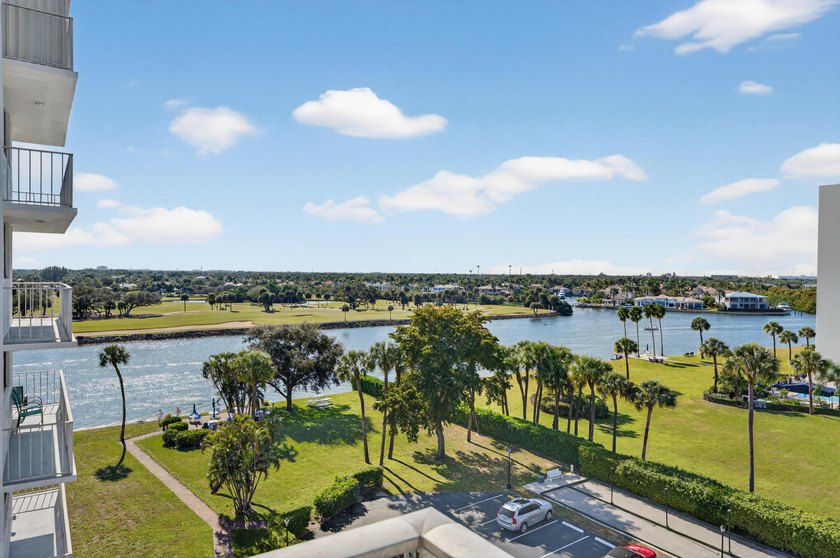 WATERFRONT UPSCALE CUSTOM RENOVATION 2BR/2 B CONDO BE PROUD OF - photo 18