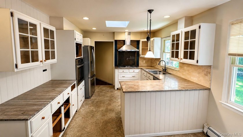 Rare opportunity to own this expansive 3,180 sq. ft. Colonial - photo 4